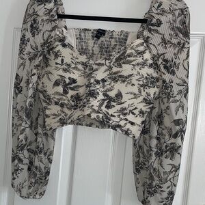 $60 msrp NWOT Express Black and White Floral crop blouse sz small